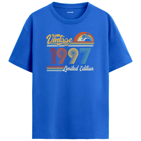1997 Vintage mavi oversize tişört, vintage ruhuyla şık bir doğum günü hediyesi alternatifi sunar.