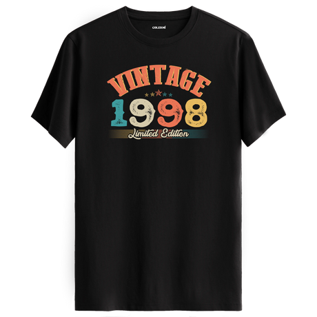 1998 Vintage Echo siyah tişört, premium pamuk kumaşıyla konforlu ve nostaljik bir doğum günü hediyesi sunar.