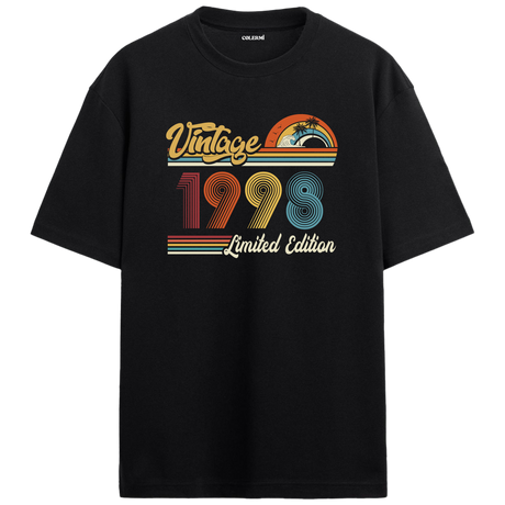 1998 Vintage siyah oversize tişört, retro baskısıyla nostaljik bir doğum günü hediyesi seçeneği sunar.