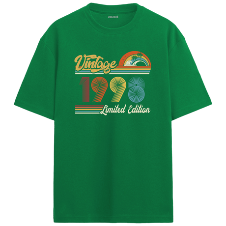 1998 Vintage yeşil oversize tişört, nostaljik tasarımıyla farklı bir doğum günü hediyesi seçeneği sunar.