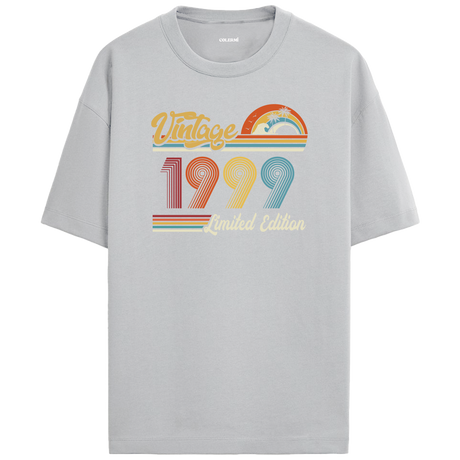 1999 Vintage gri oversize tişört, modern ve retro tasarımıyla şık bir doğum günü hediyesi alternatifi sunar.