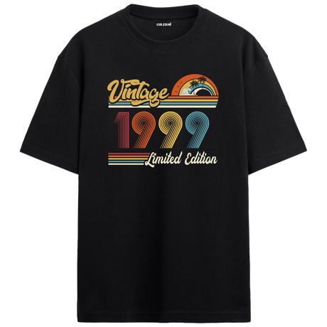 1999 Vintage siyah oversize tişört, retro baskısıyla nostaljik bir doğum günü hediyesi seçeneği sunar.