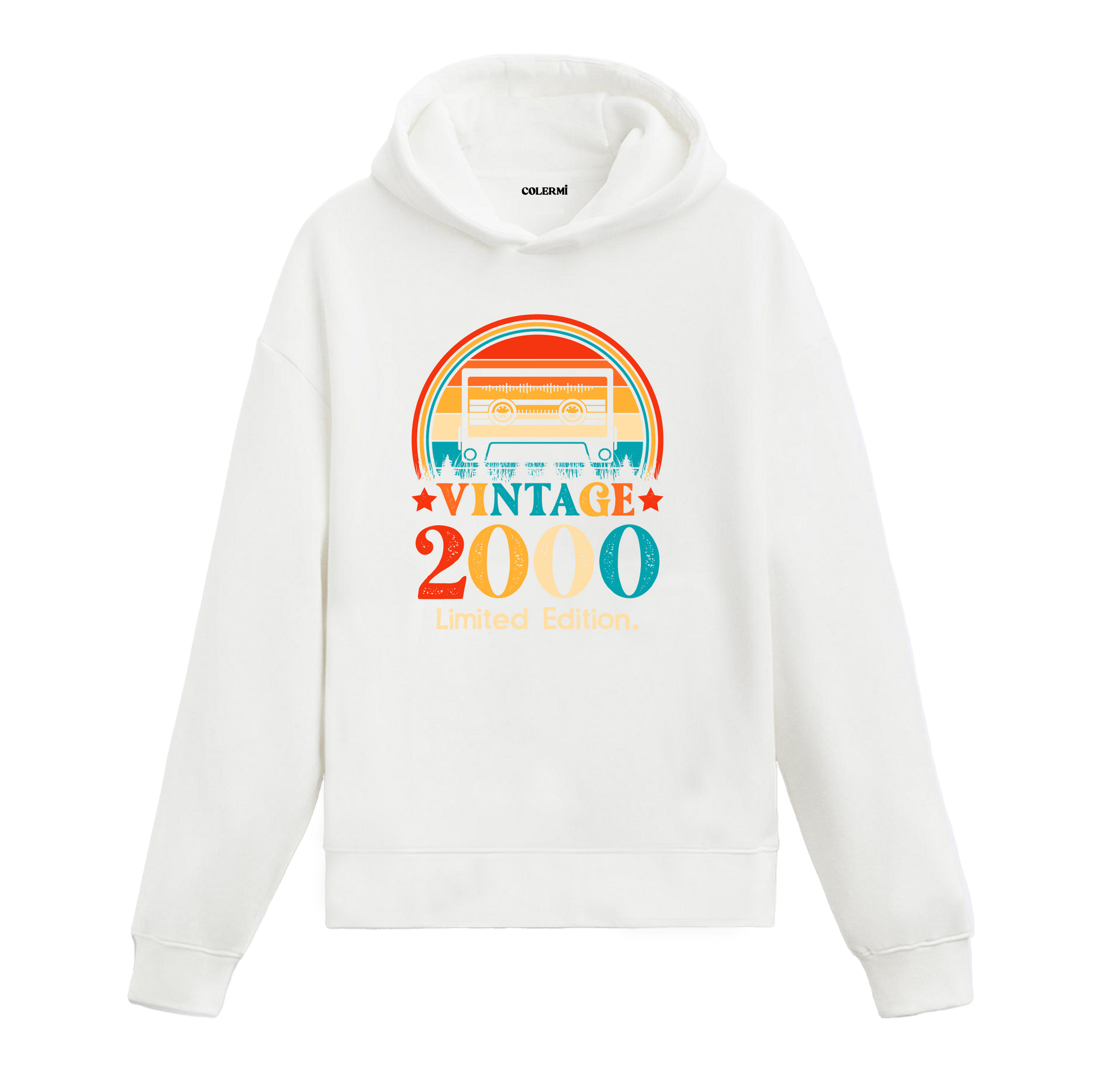 2000 Vintage Hoodie, kaset baskılı retro tasarımı ve pamuklu kumaşıyla nostaljik bir stil sunuyor.