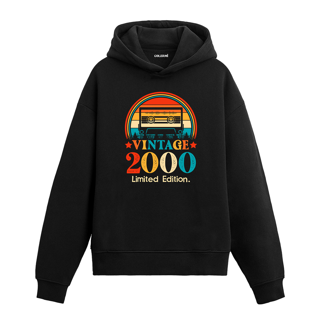 2000 Vintage Hoodie, kaset baskılı retro tasarımı ve pamuklu kumaşıyla nostaljik bir stil sunuyor.