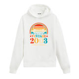 2003 Vintage Hoodie, retro kaset baskısı ve pamuklu kumaşıyla nostaljik bir görünüm sunuyor.