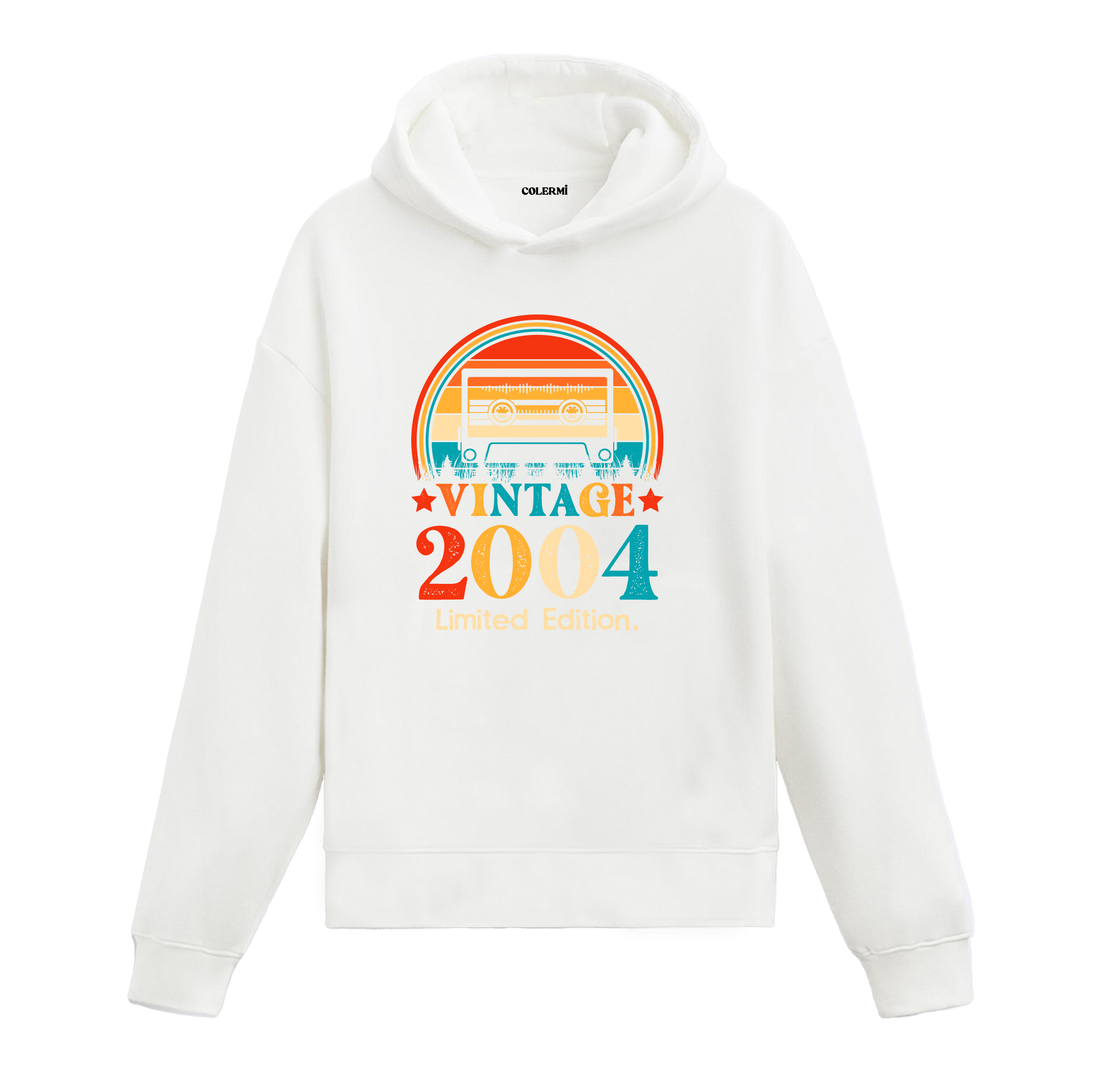 2004 Vintage Hoodie, kaset baskısı ve pamuklu kumaşıyla nostaljik ve rahat bir stil sunuyor.