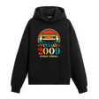 2009 Vintage Hoodie, kaset baskısı ve pamuklu kumaşıyla nostaljik ve rahat bir stil sunuyor.