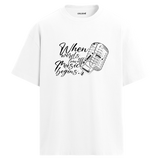 Music Begins Mikrofon Yazılı Tişört – %100 Pamuk – T-Shirt