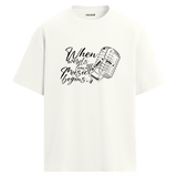 Music Begins Mikrofon Yazılı Tişört – %100 Pamuk – T-Shirt