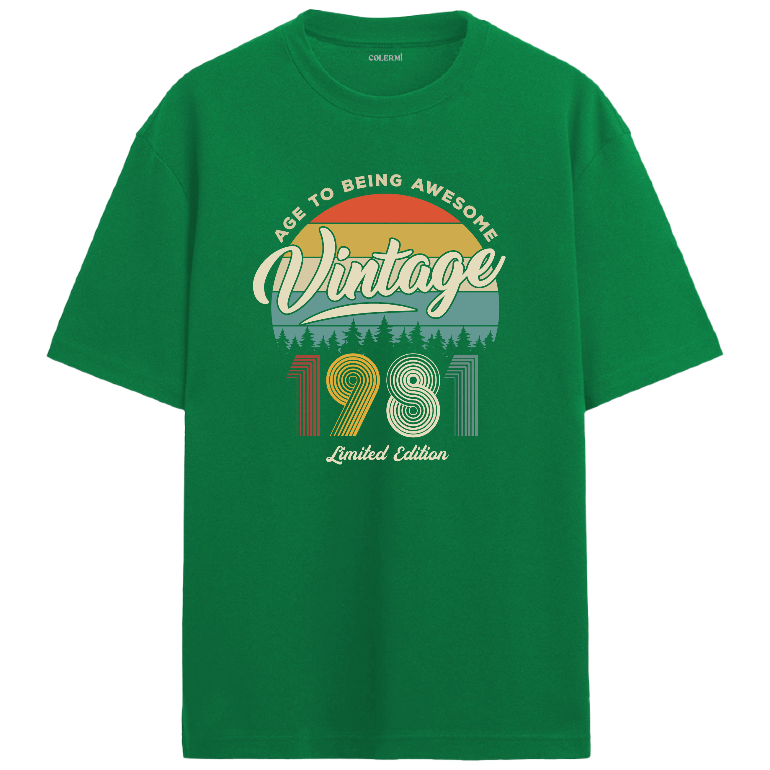 1981 Nostalgia Oversized T-Shirt - Retro Design with Sunset & Pine Tree Silhouette