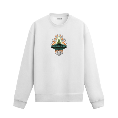 Alevli bir uzay gemisinde oturan uzaylı figürlü Colermi sweatshirt tasarımı.