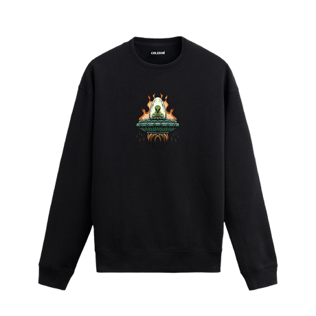 Alevli bir uzay gemisinde oturan uzaylı figürlü Colermi sweatshirt tasarımı.