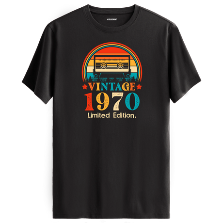 Antrasit vintage t-shirt, 70’lerin mixtape ruhunu hissettiren şık bir tasarım.