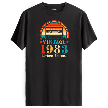 Antrasit vintage t-shirt, 1983 kaset çalar detaylı retro tişört, vintage severler için eşsiz bir seçim.