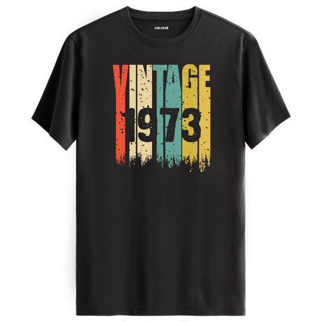1973’ün nostaljik ruhunu yansıtan vintage t-shirt, zamansız retro moda severler için özenle tasarlandı.