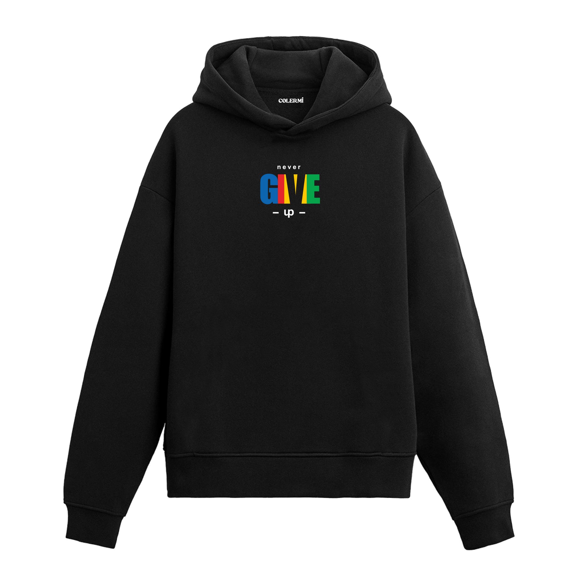 Siyah hoodie üzerinde Asla Vazgeçme yazılı baskı