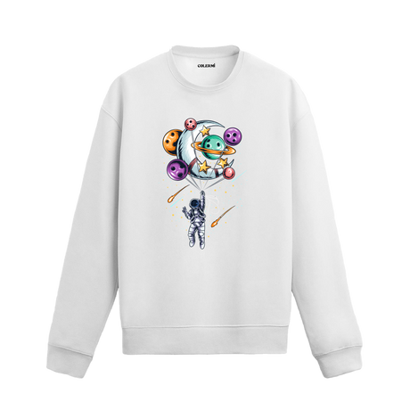 Gezegenlerden oluşan balonlarla uzayda yükselen astronot tasarımlı sweatshirt.