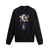 Gezegenlerden oluşan balonlarla uzayda yükselen astronot tasarımlı sweatshirt.