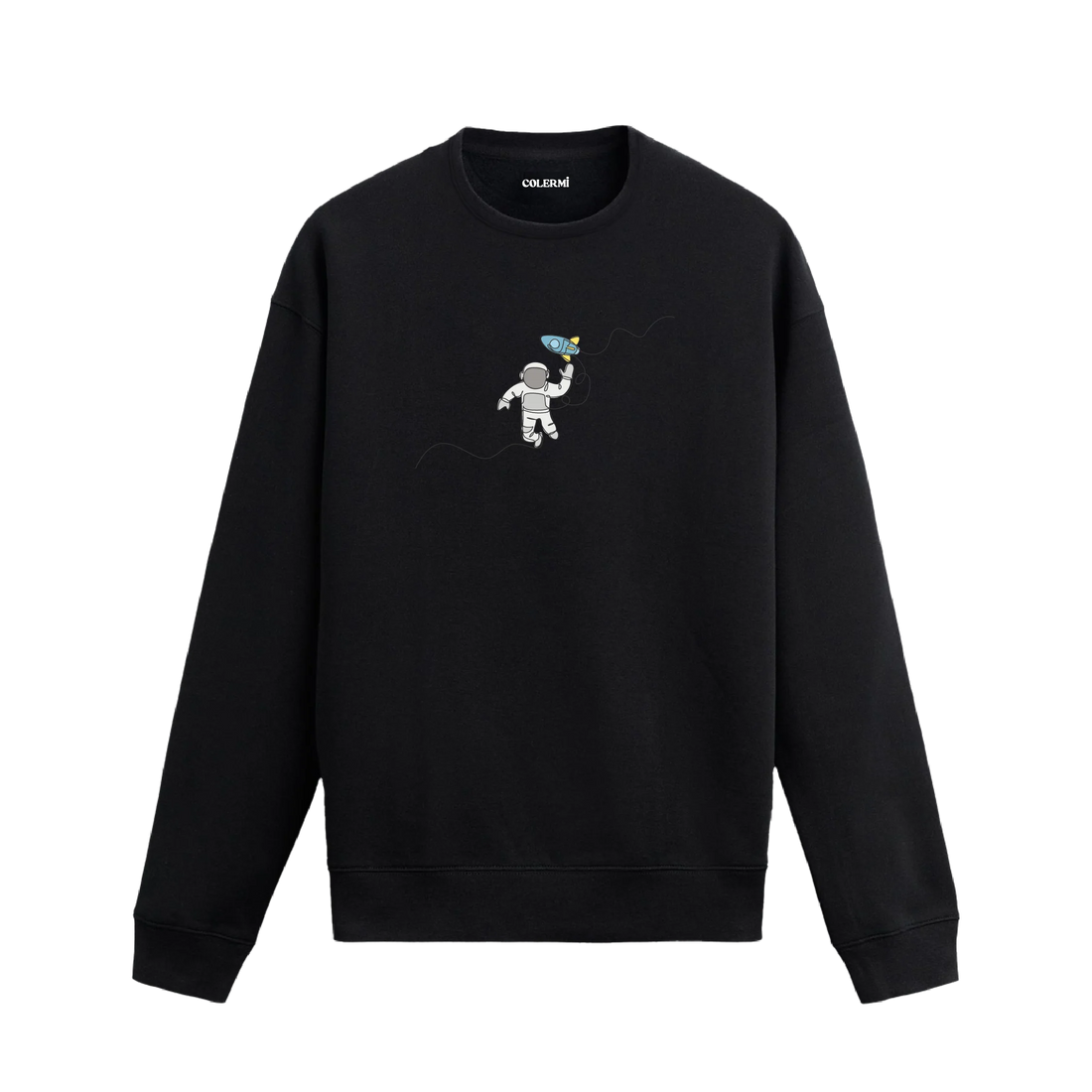 Oyuncak roketle uzay boşluğunda süzülen astronot tasarımlı siyah sweatshirt.