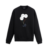 Üç ay balonuyla gökyüzüne süzülen astronotun yer aldığı yaratıcı sweatshirt tasarımı