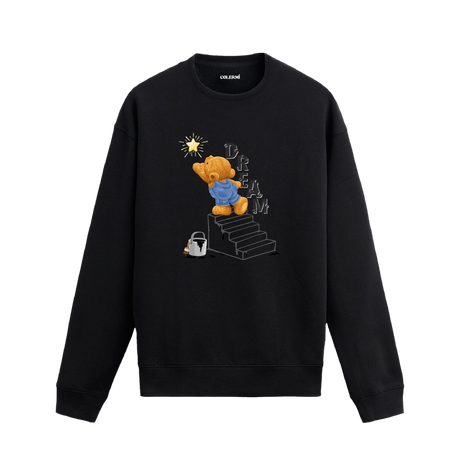 Dream Star ayıcık baskılı sweatshirt, yıldızlara uzanan tasarımı ve pamuklu dokusuyla hayallerine eşlik eden rahat bir stil sunuyor.