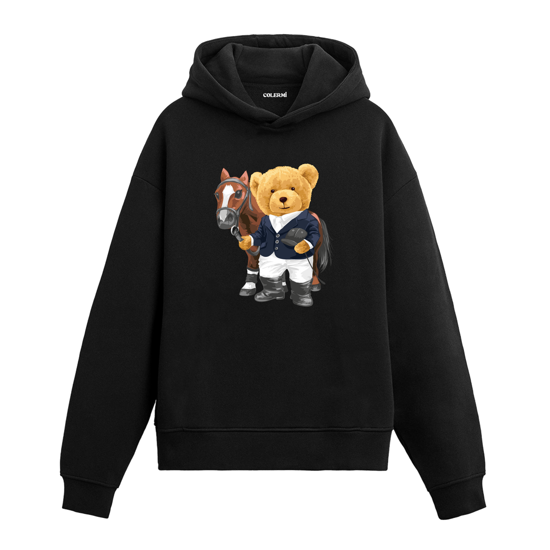 Atıyla birlikte duran binici kıyafetli ayıcık baskılı hoodie tasarımı.