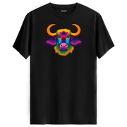 Siyah tişört üzerinde renkli Bongo manda tasarımı