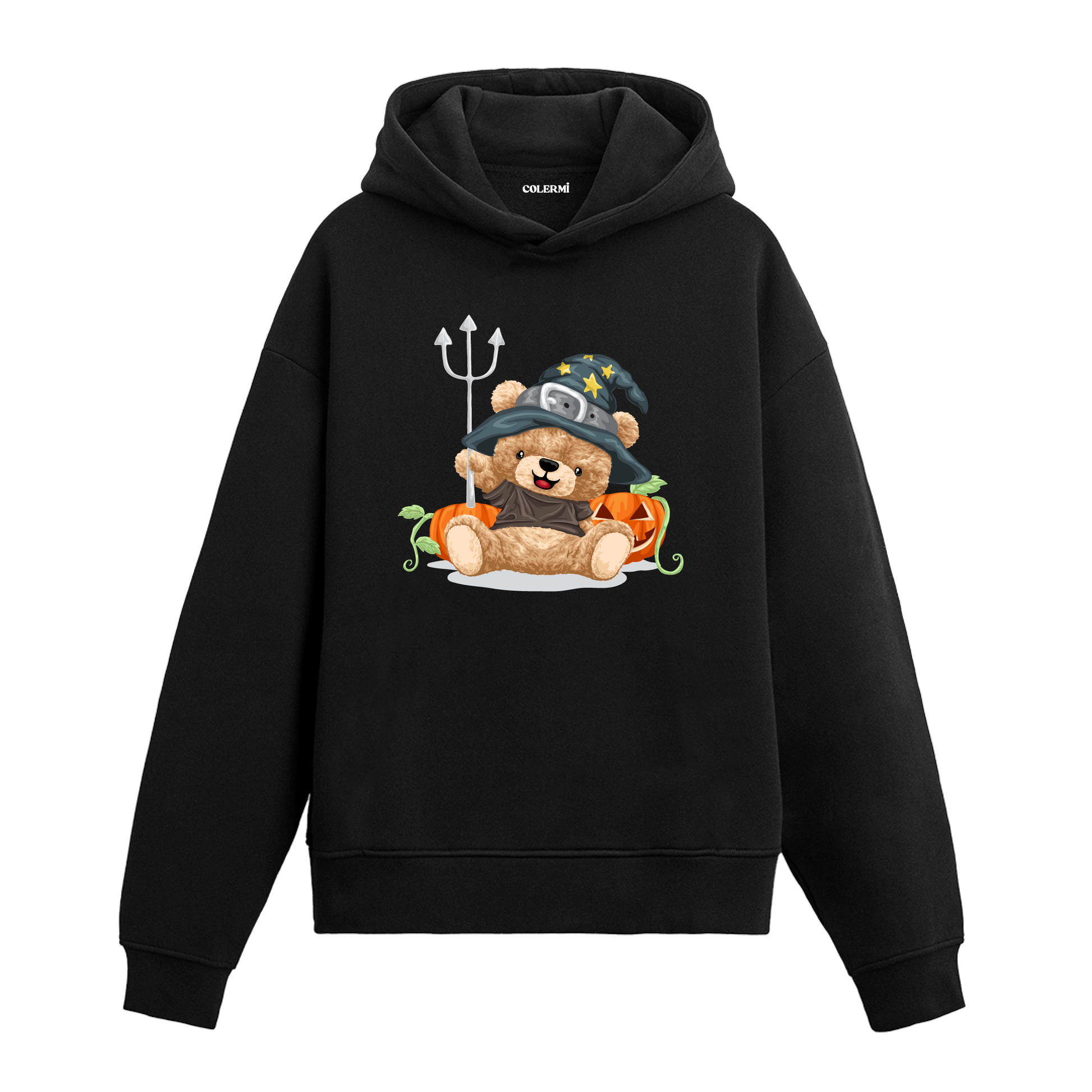 Cadı şapkası takmış, balkabaklarının önünde oturan sevimli ayıcık baskılı hoodie tasarımı.