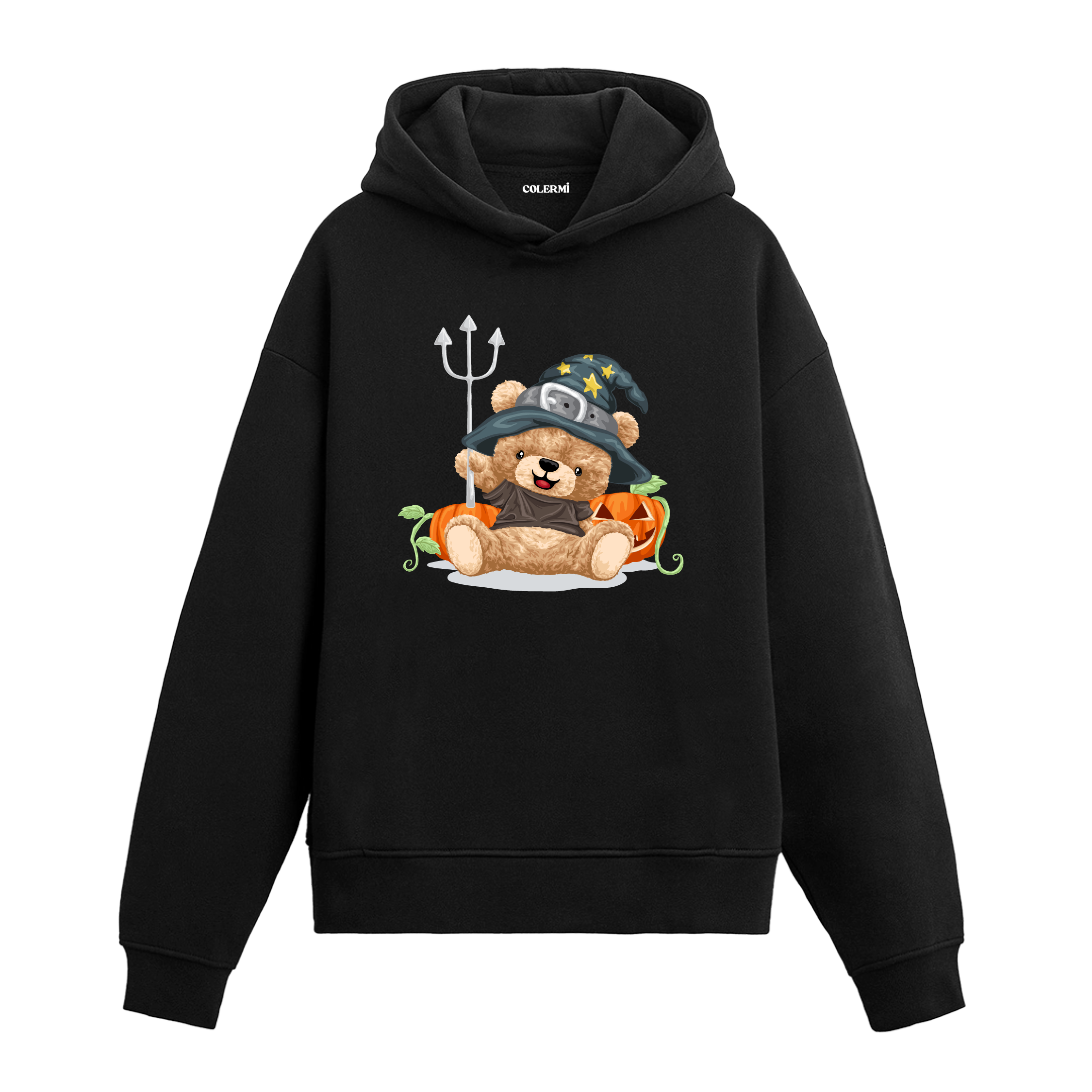 Cadı şapkası takmış, balkabaklarının önünde oturan sevimli ayıcık baskılı hoodie tasarımı.