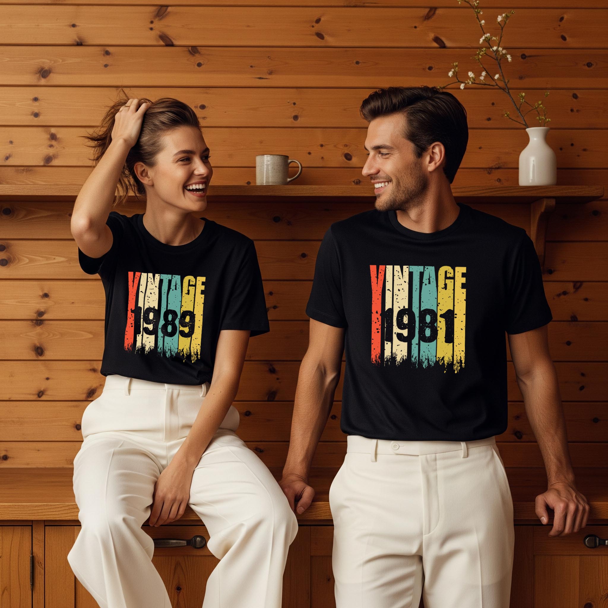 Colermi Era Vintage Tişört koleksiyonundan 1989 ve 1981 baskılı unisex modelleri sergileyen iki model.