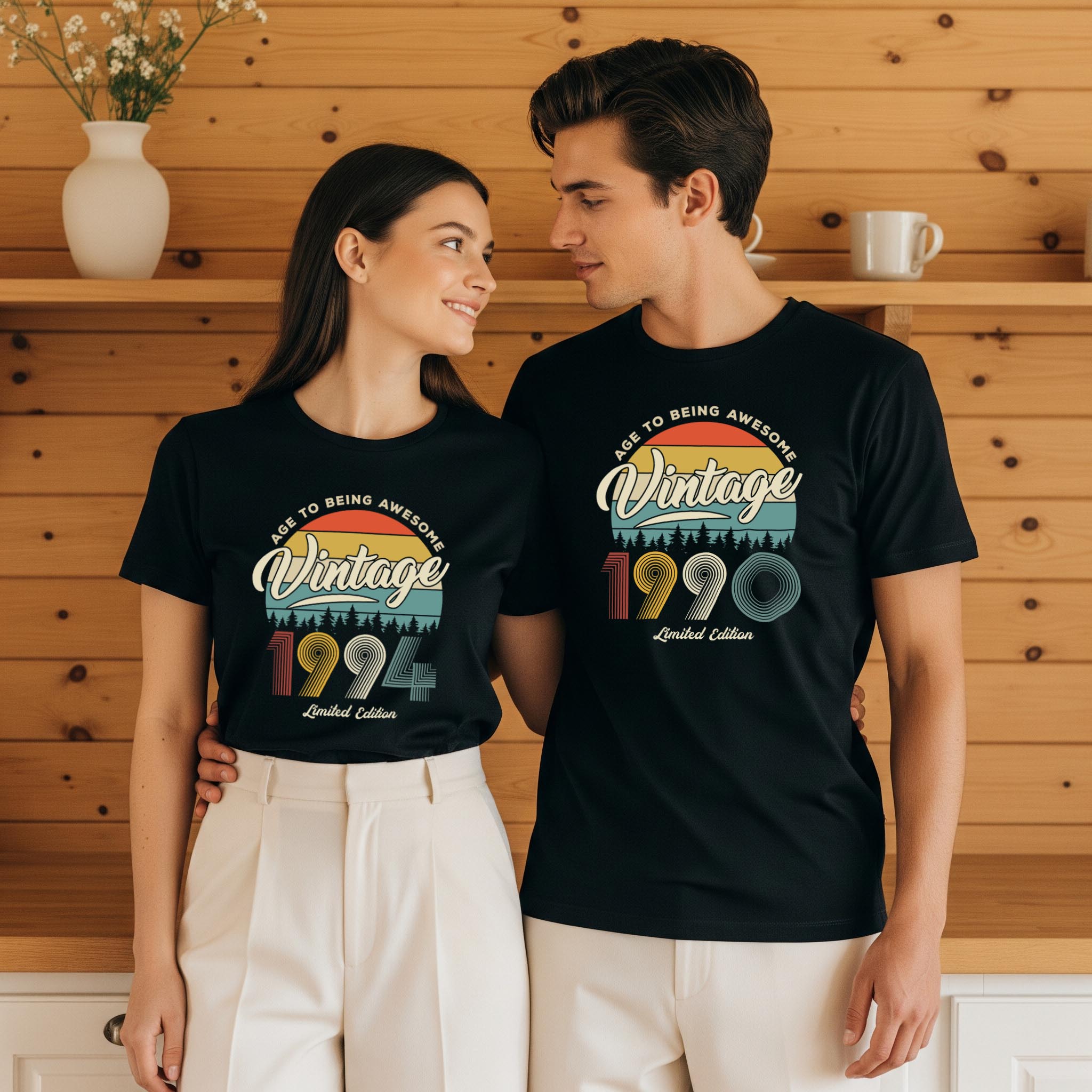 Colermi Nostalji Vintage Tişört koleksiyonundan 1992 ve 1990 baskılı unisex modelleri sergileyen iki model.