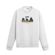 Barda oturan üç karganın yer aldığı mizahi “Crow Bar” tasarımlı sweatshirt.