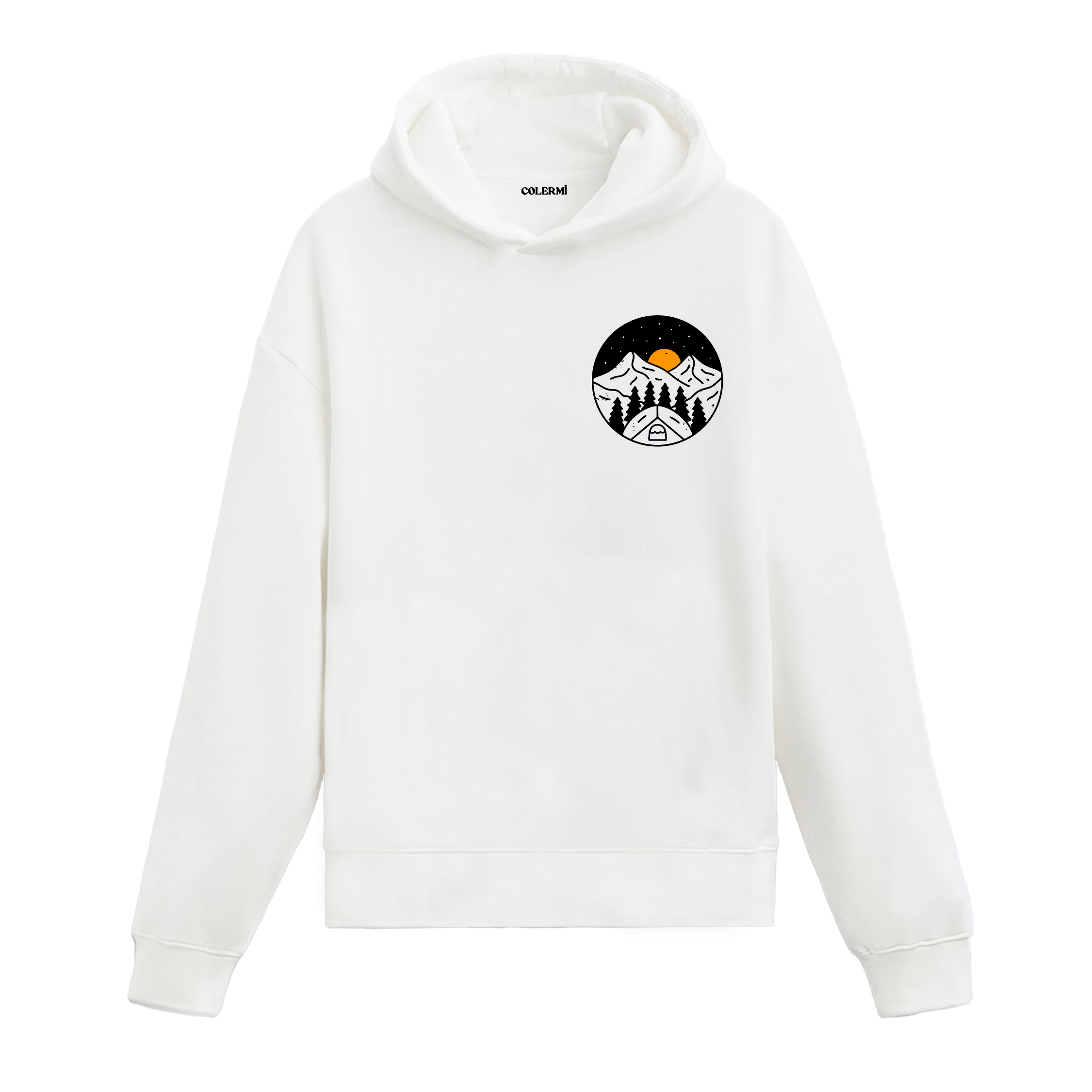 Beyaz hoodie üzerinde dağ ve çadır manzaralı tasarım