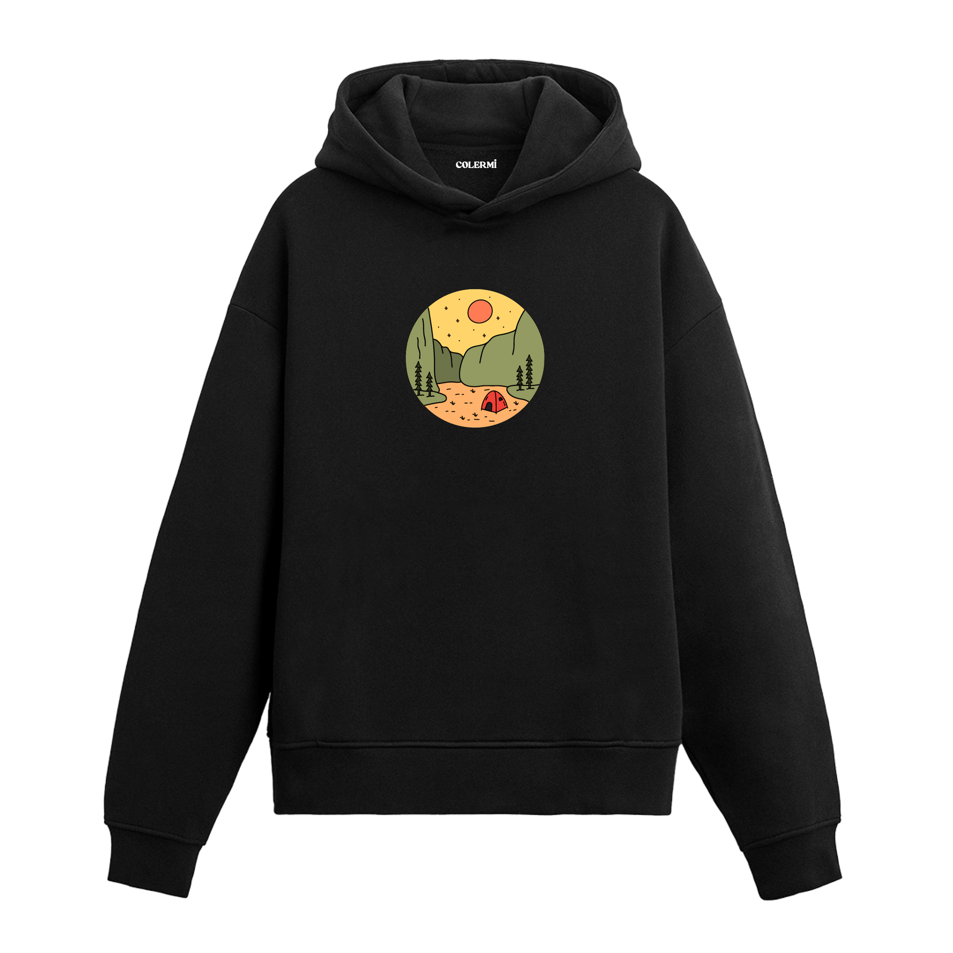 Siyah hoodie üzerinde kamp çadırı ve dağ manzaralı tasarım