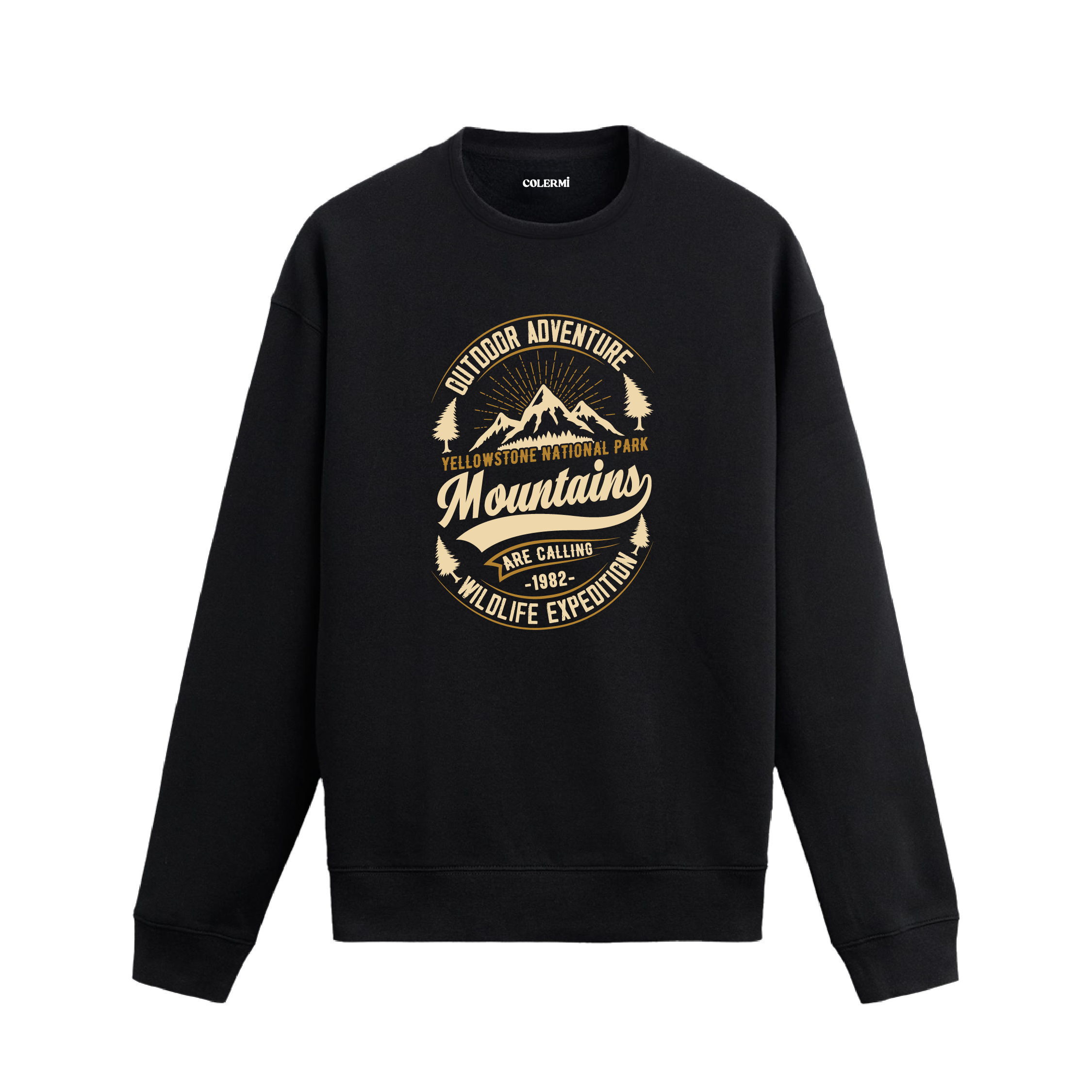 Sweatshirt üzerinde Yellowstone National Park ve dağ temalı tasarım bulunan model.