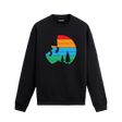 Dağcı figürlü ve ağaç detaylı tasarıma sahip siyah sweatshirt modeli.