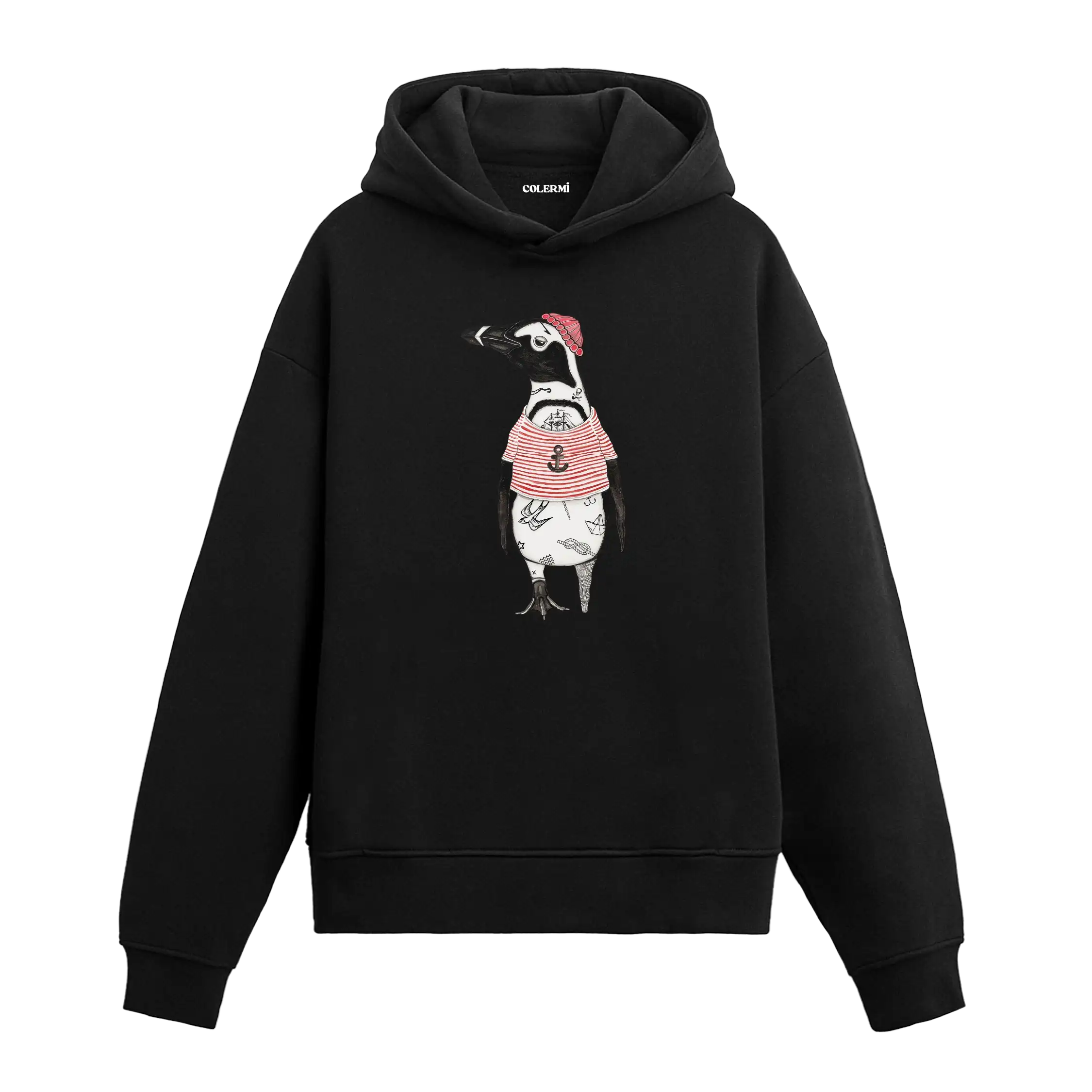 Denizci temalı kırmızı çizgili t-shirt giyen, dövmeli penguen figürlü Colermi siyah hoodie.