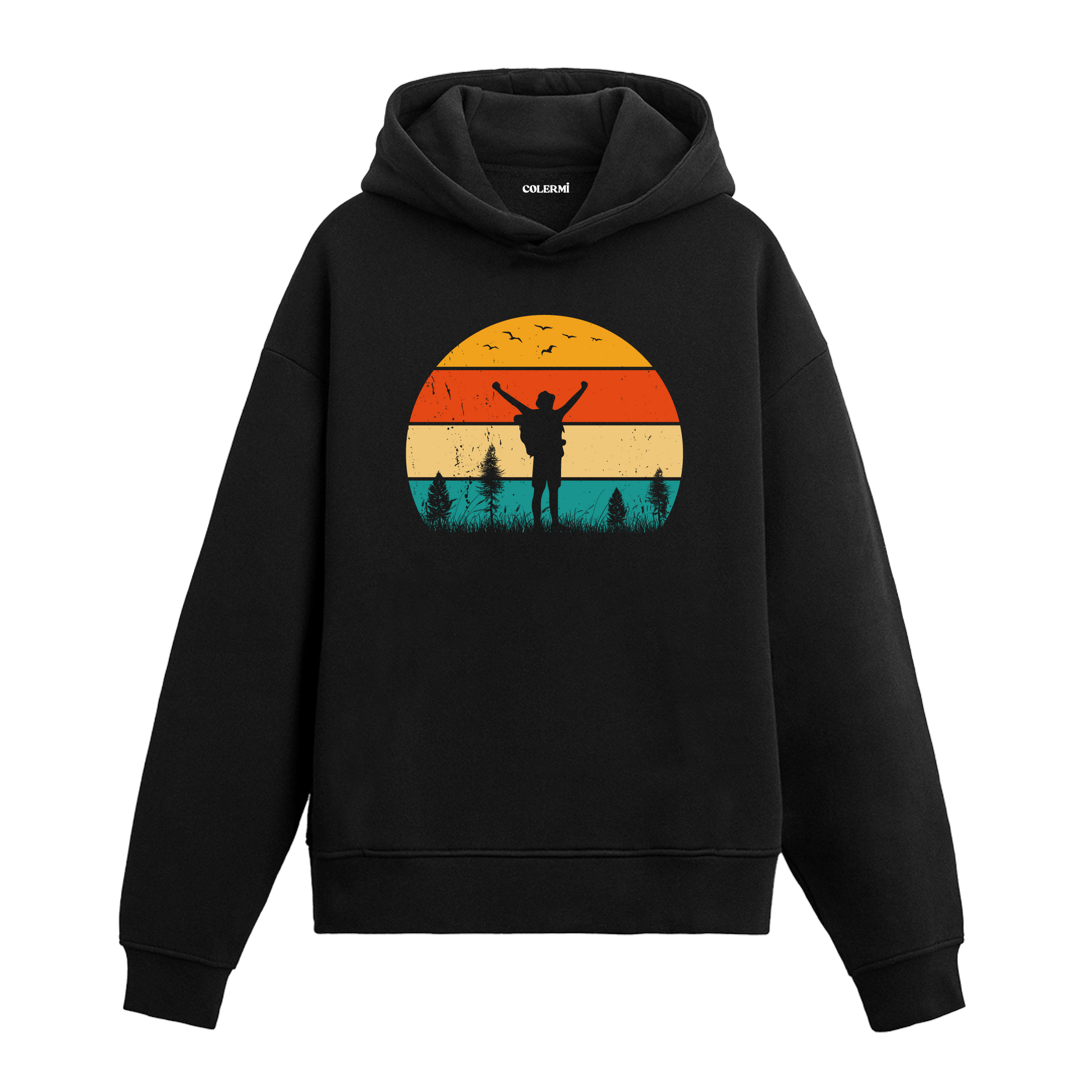 Siyah hoodie üzerinde gün batımı ve doğa yürüyüşçüsü tasarımı