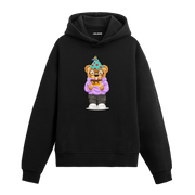 Doğum günü pastası ve parti şapkasıyla kutlama yapan sevimli ayıcık baskılı hoodie tasarımı.