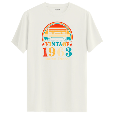 Ekru vintage t-shirt, retro müzik severler için harika bir seçenek.