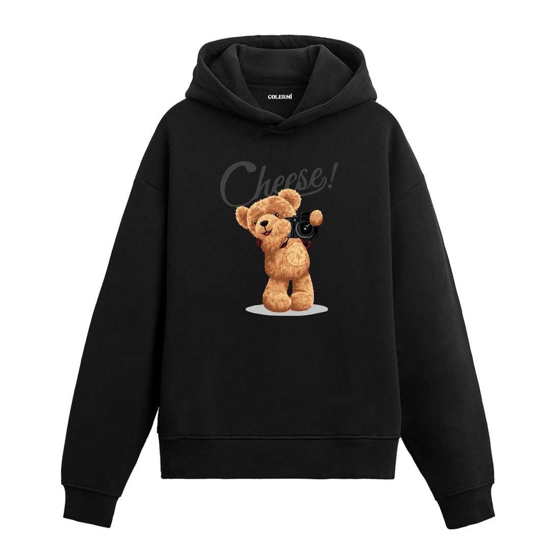 Elinde fotoğraf makinesiyle gülümseyerek poz veren ayıcık baskılı hoodie tasarımı.