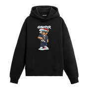 Zincirli, bandanalı ve kararlı duruşuyla gangster tarzında ayıcık figürlü hoodie tasarımı.