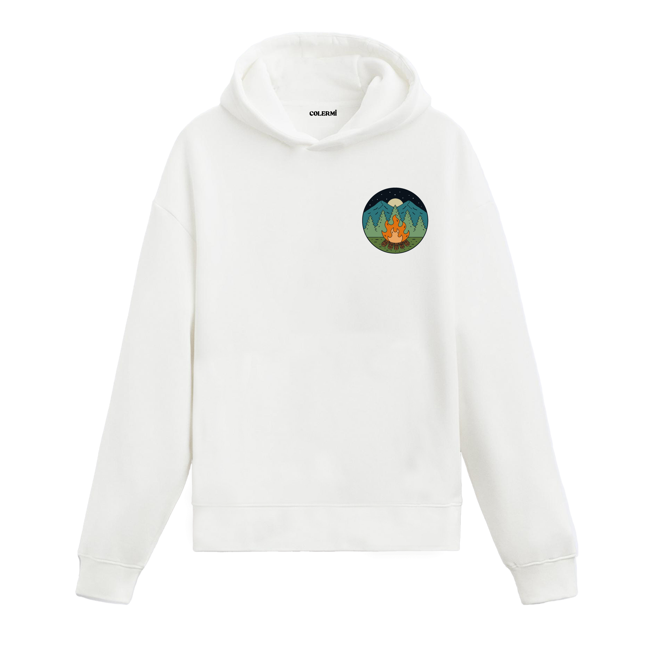 Beyaz hoodie üzerinde gece kamp ateşi tasarımı