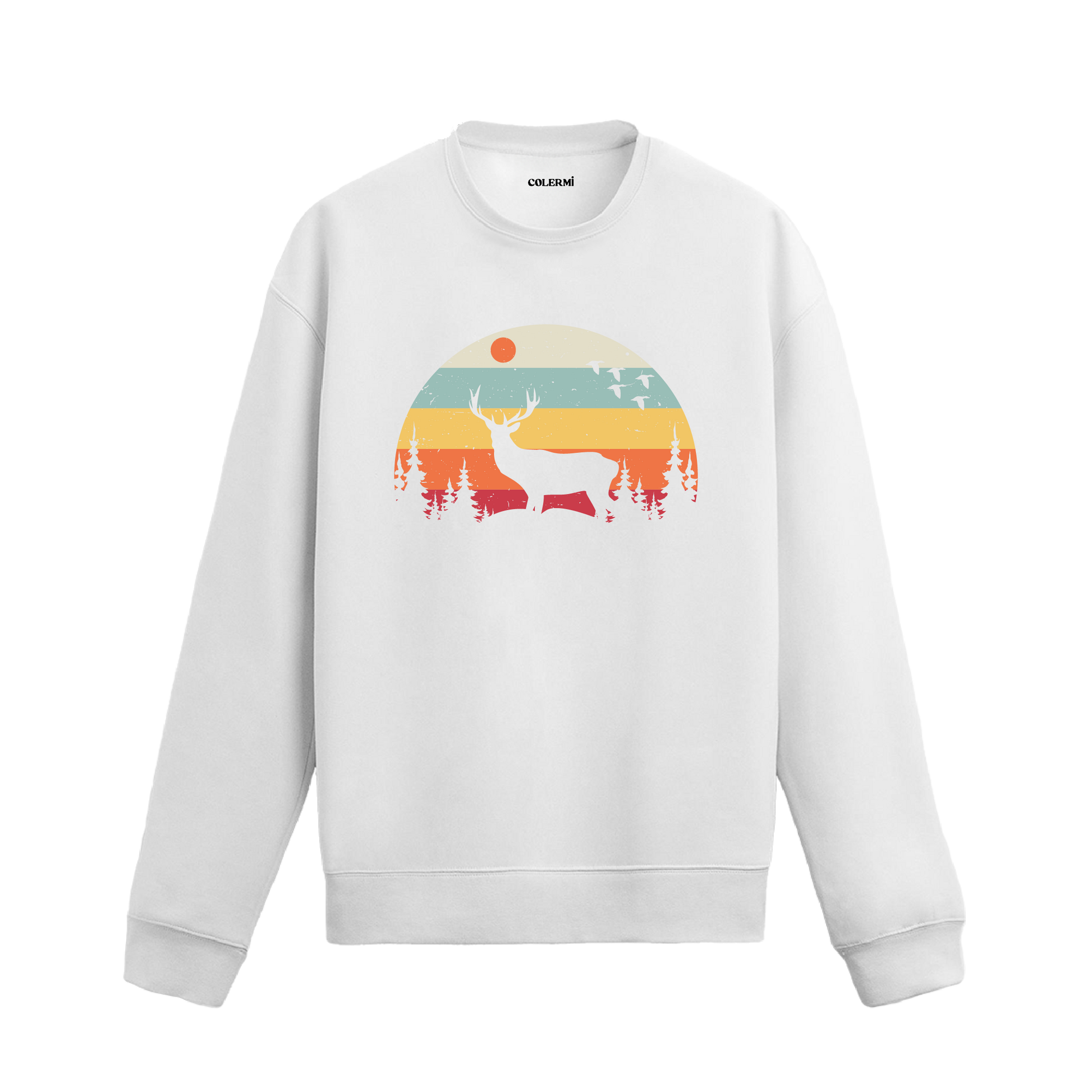 Beyaz sweatshirt üzerinde retro orman manzarası ve geyik baskısı