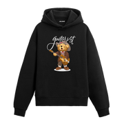 Gitar çalan, şık kıyafetli gitarist ayıcık baskılı hoodie tasarımı.