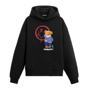 Sprey boya ile kırmızı graffiti çizen ayıcık figürlü hoodie tasarımı.