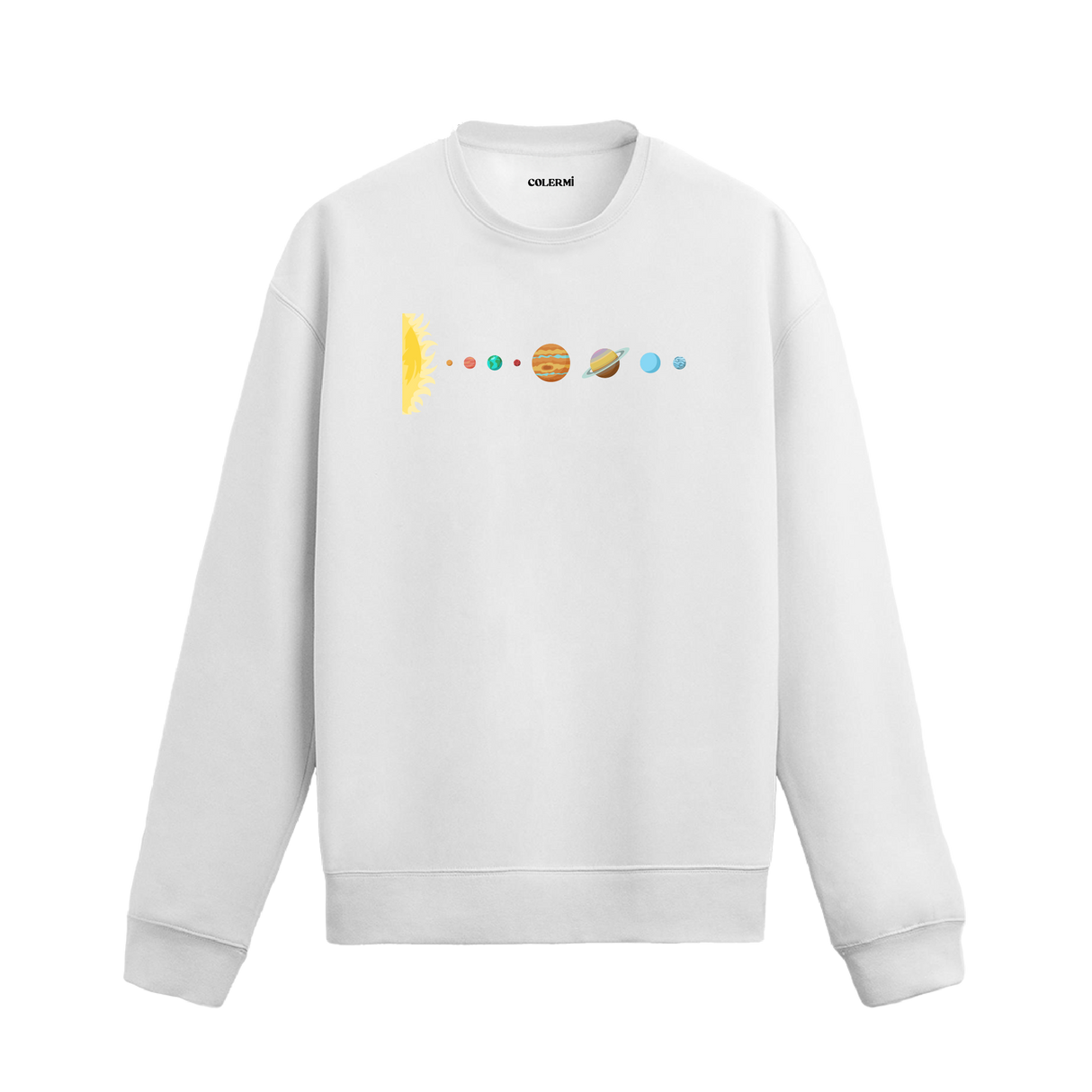 Beyaz sweatshirt üzerinde Güneş'ten Neptün’e kadar gezegenlerin dizildiği sade uzay temalı tasarım