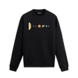 Siyah sweatshirt üzerinde Güneş'ten Neptün’e kadar gezegenlerin dizildiği sade uzay temalı tasarım