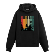 Siyah hoodie üzerinde hiking temalı dağ ve doğa tasarımı