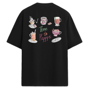 Hygge temalı, sıcak içecek ve tatlı detaylı sırt baskılı oversize tişört